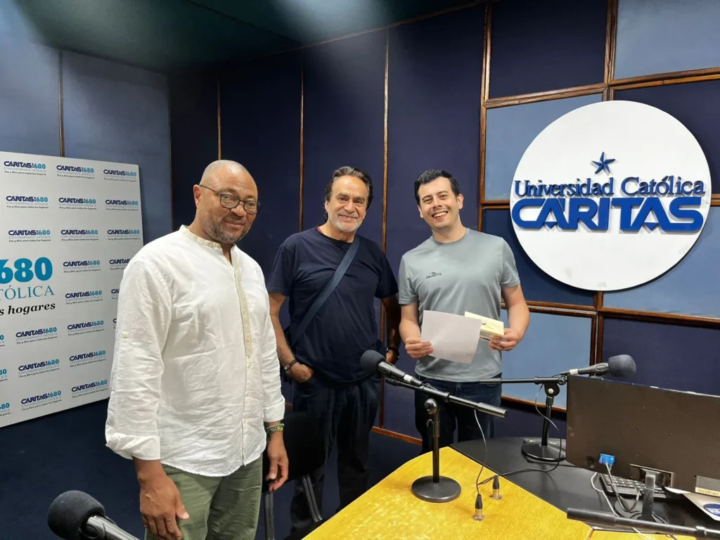 Orlando Cartagena Lagar en los estudios de Cáritas.