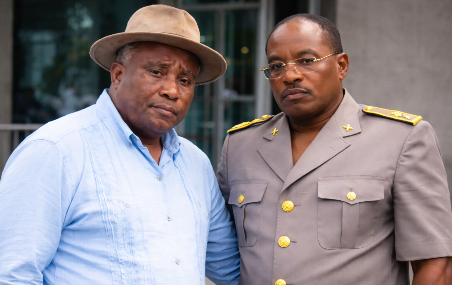 Los gobernadores de la ocupación: Manuel Esono Nsuga (saliente) y Eduardo Minang Enzema Abeme (entrante).