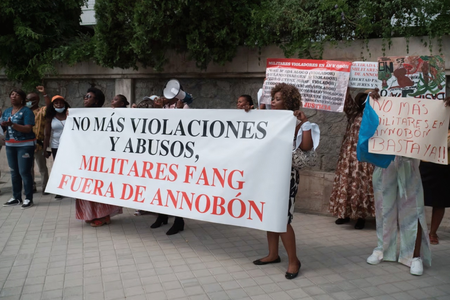 Reclamo de mujeres annobonesas.